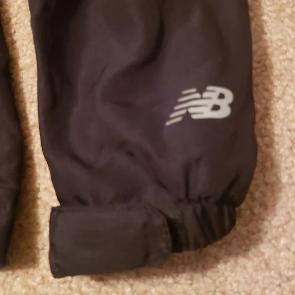 New Balance Women's Running Jacket - Picture 10 of 16
